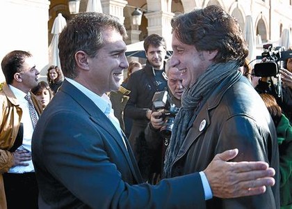 Joan Laporta (SI) i Jordi Portabella (ERC), junts i somrients, ahir a la Barceloneta.