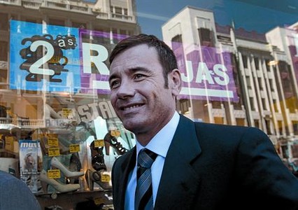 El líder del PSM, Tomás Gómez, passejant per la Gran Vía de Madrid, el mes passat.